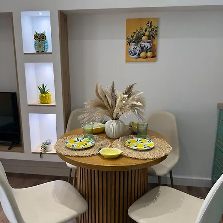 Apartament Lemon Garden Cozy 2Br Apt Private Garden Center